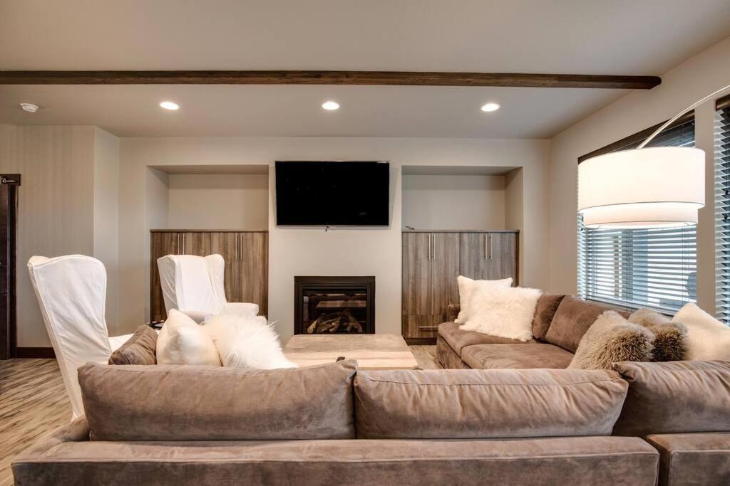 Luxury Townhome On The Park With Bridger Mtn Views Bozeman Bagian luar foto