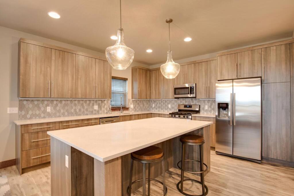 Luxury Townhome On The Park With Bridger Mtn Views Bozeman Bagian luar foto