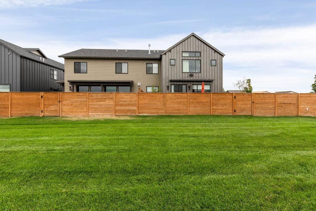 Luxury Townhome On The Park With Bridger Mtn Views Bozeman Bagian luar foto