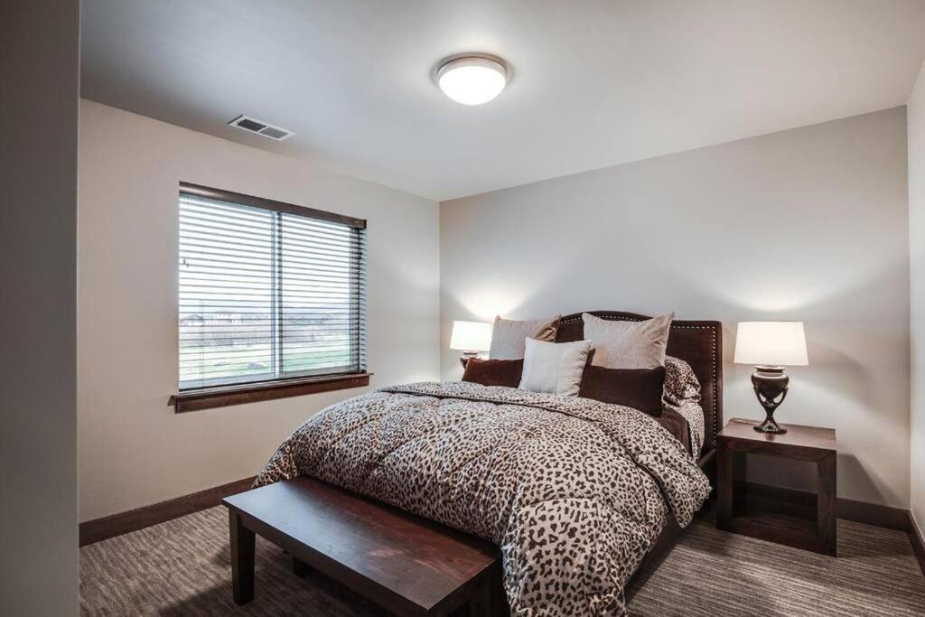 Luxury Townhome On The Park With Bridger Mtn Views Bozeman Bagian luar foto