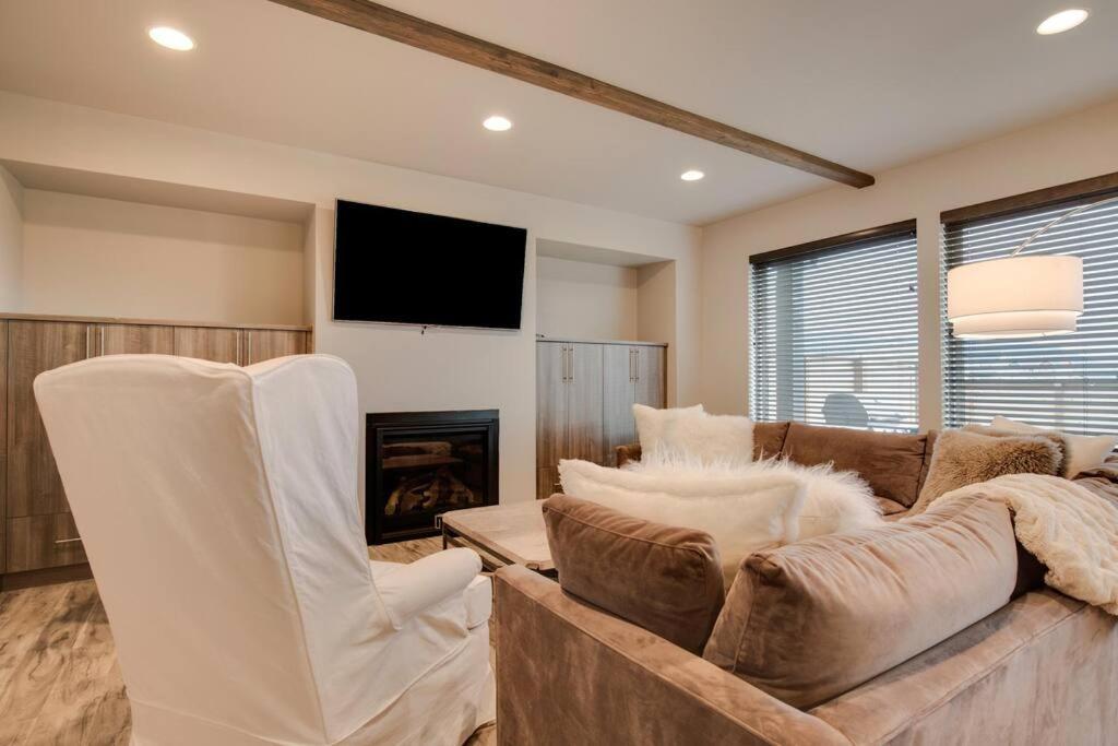 Luxury Townhome On The Park With Bridger Mtn Views Bozeman Bagian luar foto